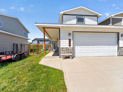 Property at 1137 9th St SW, Watford City, ND