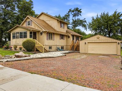 3812 Crestwood Dr NW