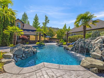 1072 Castlewood Dr