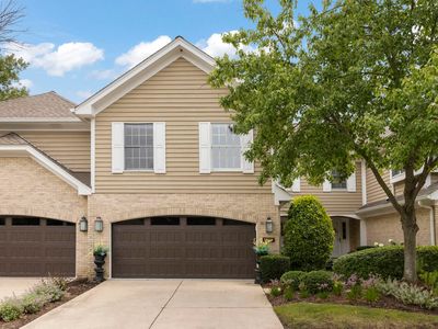 Property at 11124 Indian Woods Dr, Indian Head Park, IL