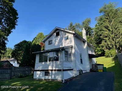 18 Ridge St