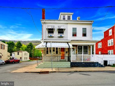 100 W Walnut St