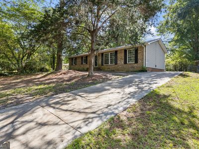 594 Kingston Ln NW