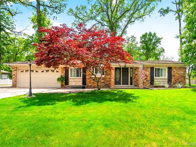 8733 Woodside Dr
