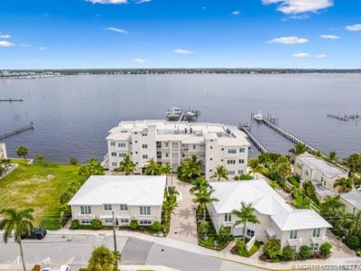 53 SE Seminole St #2B