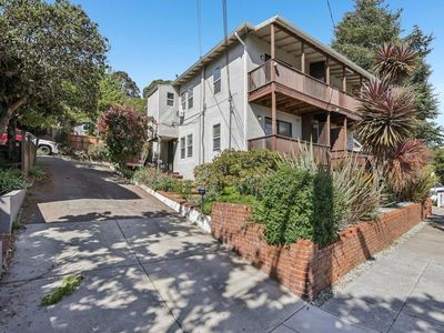 Property at 4844 Daisy St, Oakland, CA