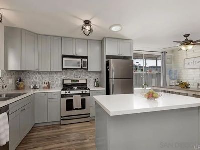 810 E Washington Ave APT A