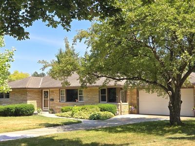 5617 W Jackson Park DRIVE