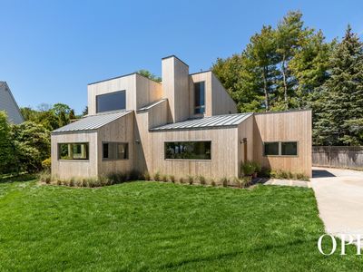 10 Broadview Ave