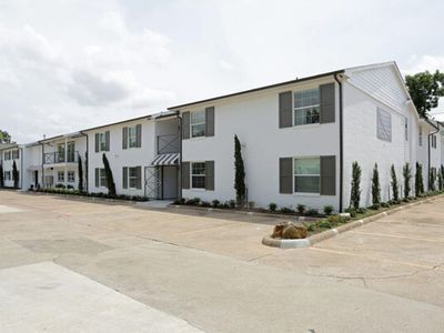 4633 Fairmount St #207