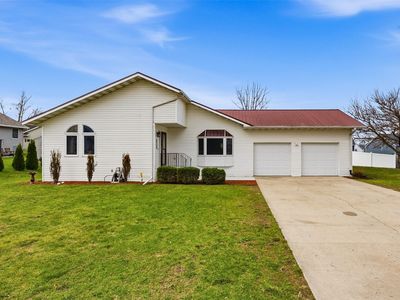 Property at 1095 E Main St, Robins, IA