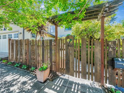 405 Oakdale Avenue