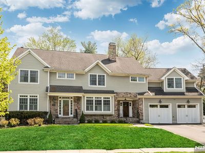 42 Lakewood Ave