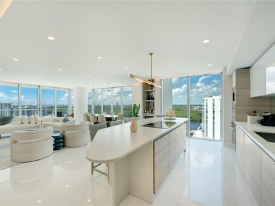 330 Sunny Isles Blvd #5-1902