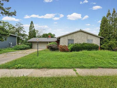 1913 Moraine Dr