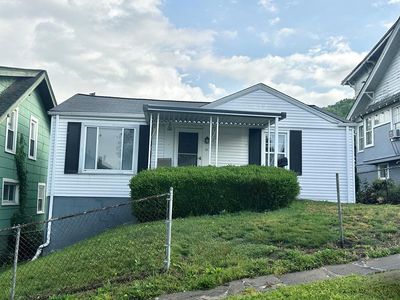 121 TAYLOR AVENUE