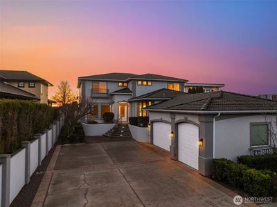 3340 Shorecliff Drive NE