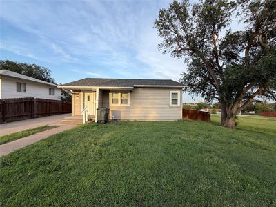 1004 Avenue H