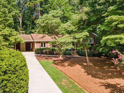 6813 Jean Dr