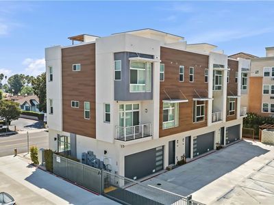 15 Chapel Ave #B