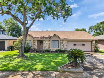 6209 Woodvale Dr