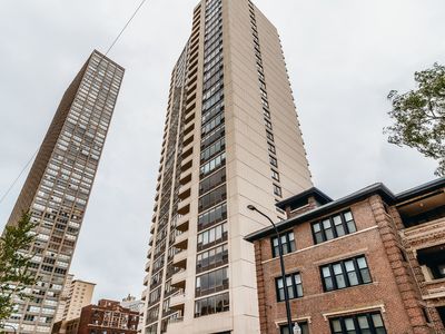 3930 N Pine Grove Ave APT 1205