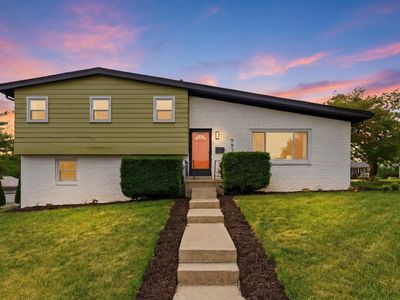 593 Folkstone Dr