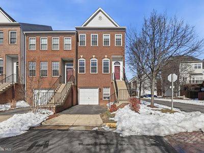 2542 James Monroe Cir