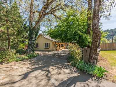 425 Mountain View St