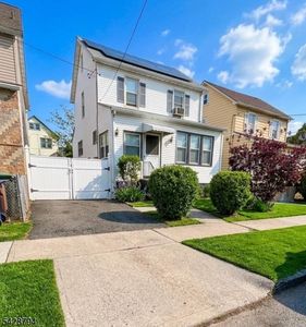 104 W 18Th St