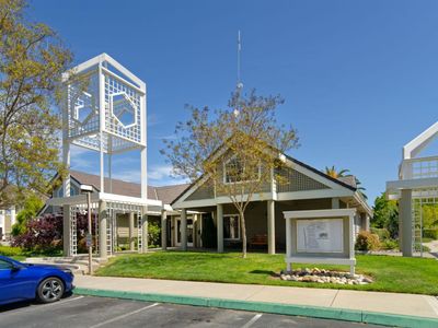 5947 Lake Hennessy Ct