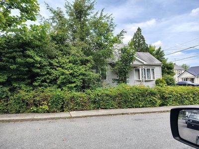301 Thompson Ave