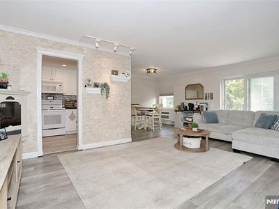 550 Fairview Avenue #302