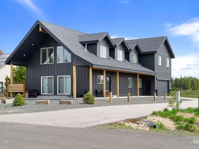 13142 Hawks Bay Rd