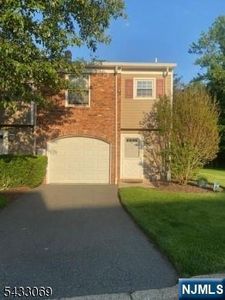 33 Dena Dr #30