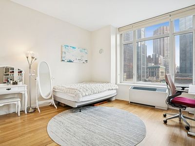 325 5th Ave APT 20C