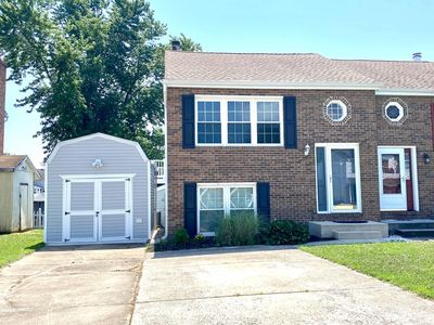 109 Breakwater Ct