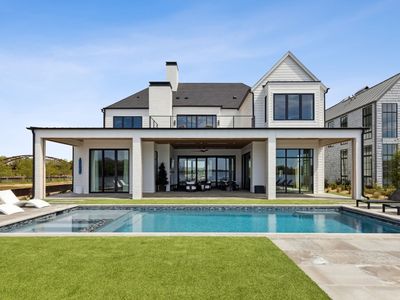 12107 Lighthouse Ln W