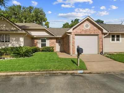 702 W Country Grove Cir
