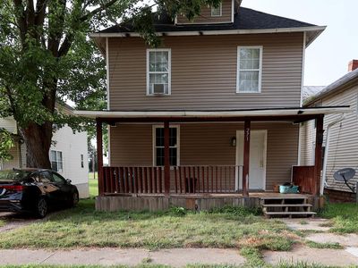 271 E 1st St