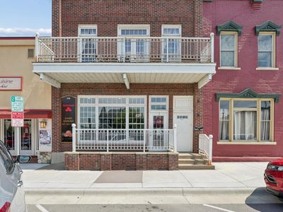 248 Main St W