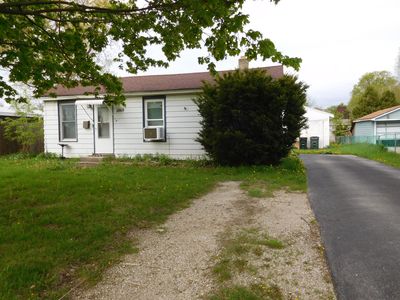 1069 Douglas Ave