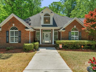 221 Lakeshore Dr