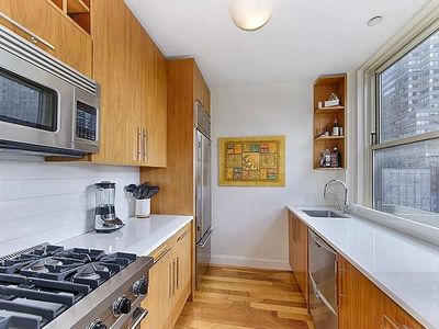 88 Greenwich St APT 903