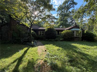 1208 York Ln