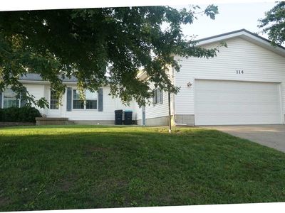 Property at 114 W Linn St, Lone Tree, IA