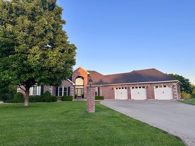2290 W Country Club Dr
