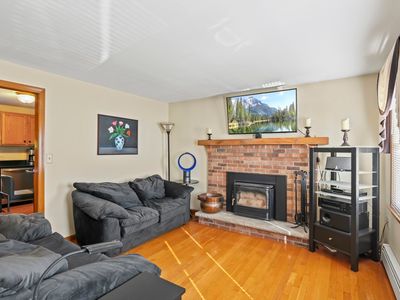 216 W Mountain St