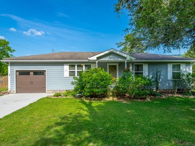61 Cedar Ln
