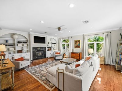 404 W Saulnier St